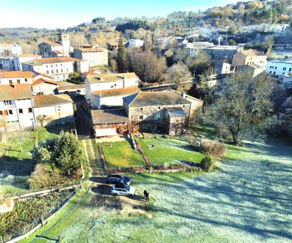 הוילה Saint-Dier-dʼAuvergne L'Ancien Relais De Poste*** מראה חיצוני תמונה