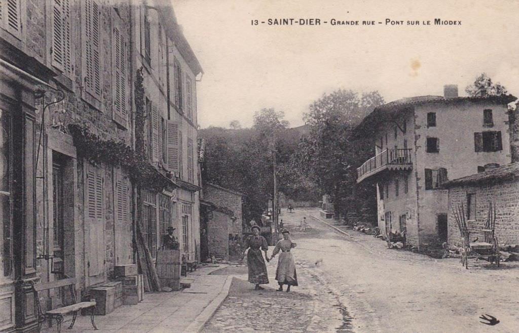 הוילה Saint-Dier-dʼAuvergne L'Ancien Relais De Poste*** מראה חיצוני תמונה