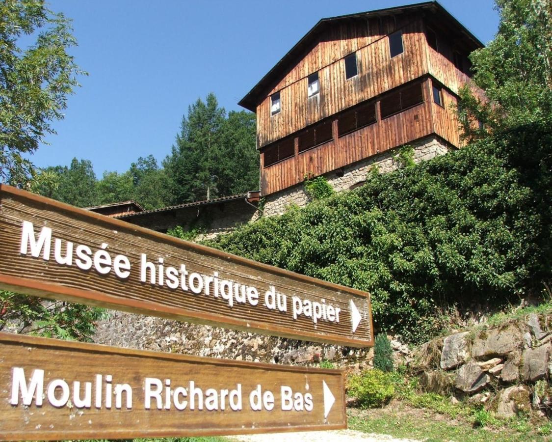הוילה Saint-Dier-dʼAuvergne L'Ancien Relais De Poste*** מראה חיצוני תמונה