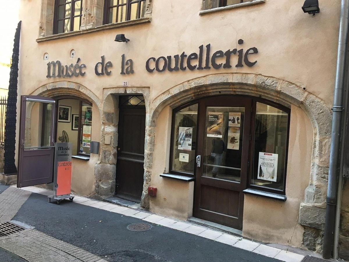 הוילה Saint-Dier-dʼAuvergne L'Ancien Relais De Poste*** מראה חיצוני תמונה