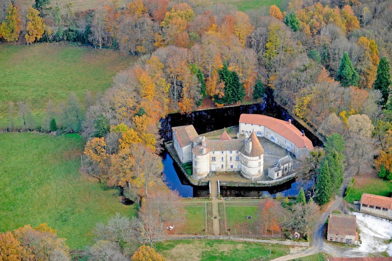 הוילה Saint-Dier-dʼAuvergne L'Ancien Relais De Poste*** מראה חיצוני תמונה