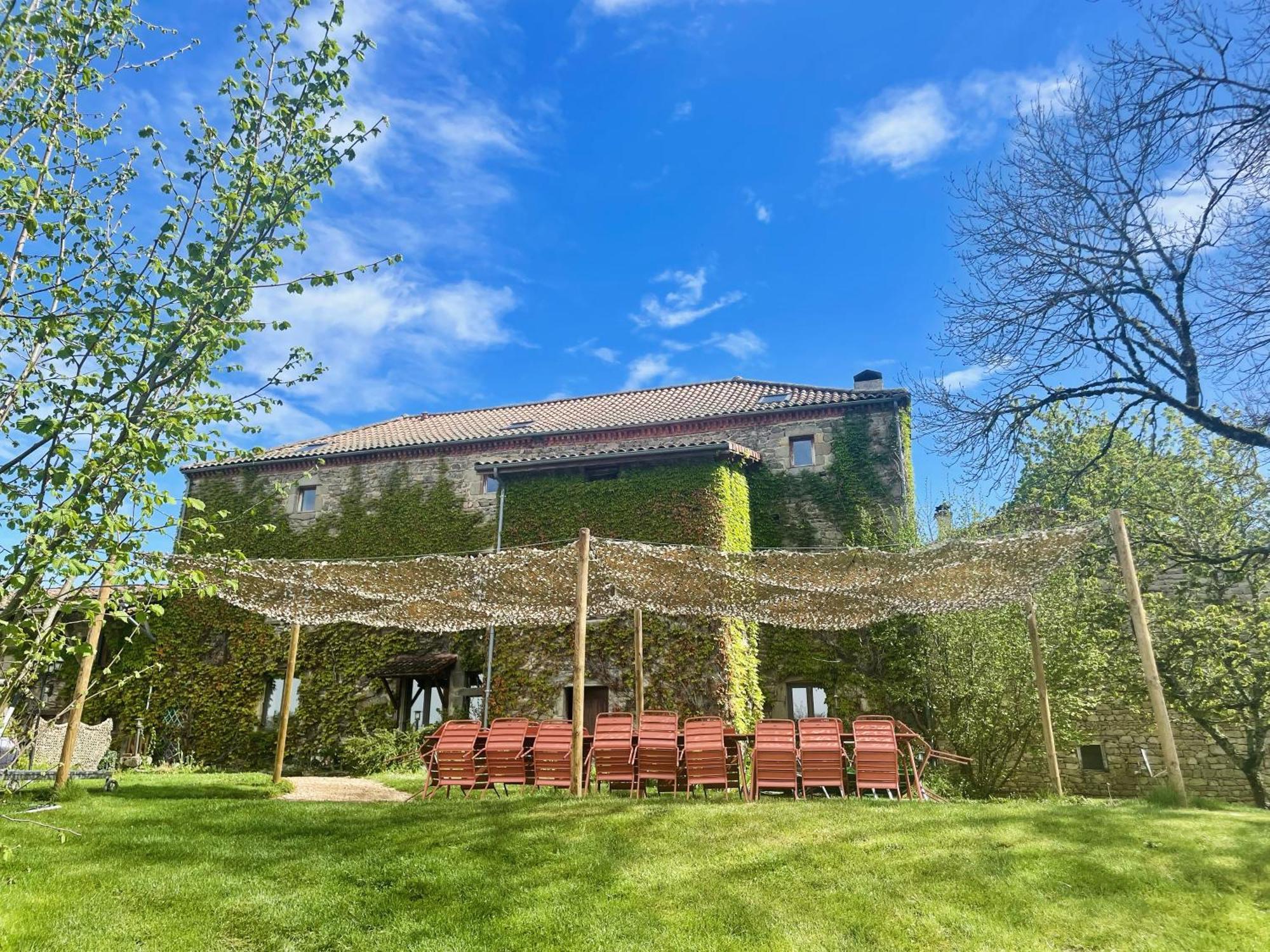 הוילה Saint-Dier-dʼAuvergne L'Ancien Relais De Poste*** מראה חיצוני תמונה